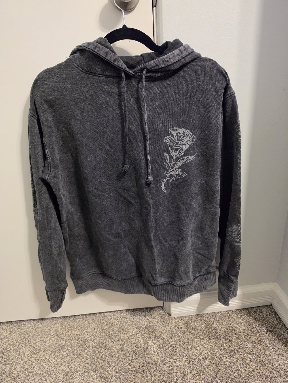 Black Floral-Print Women's Hoodie Sweater - Picture 3 of 6